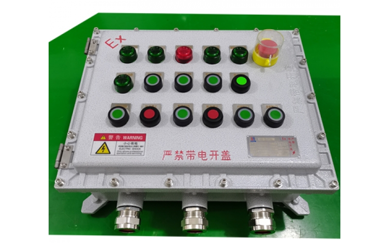 操作低壓防爆配電柜應(yīng)該注意什么?